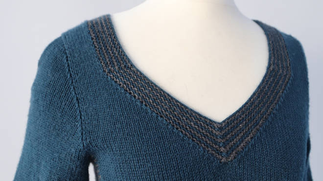 Dieser Ausschnitt hat an drei Stellen Abnahmen ausschnitt stricken