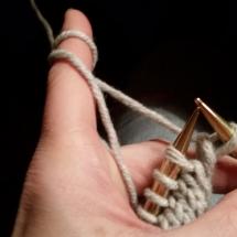 Die links gestrickte erste Masche ergibt wieder einen Kettrand randmasche perfekt stricken