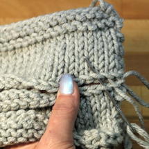 nähe immer abwechselnd durch die Abkettkante der Schulterschräge schulterschraege stricken